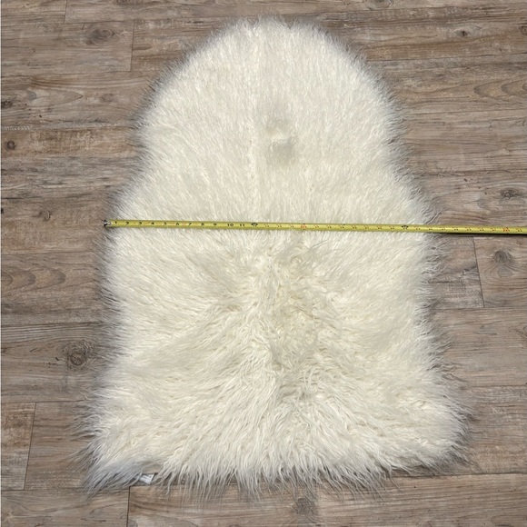 Threshold Sheepskin Rug - Picture 6 of 7